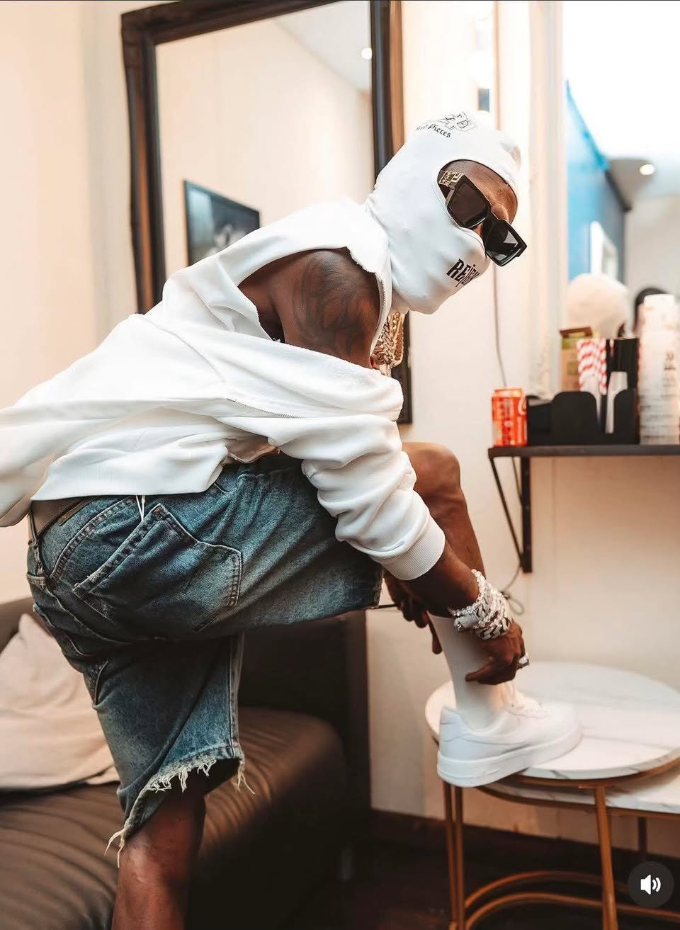 SHATTA WALE - KEEP THINGS TO MYSELF (OFFICIAL VIDEO)